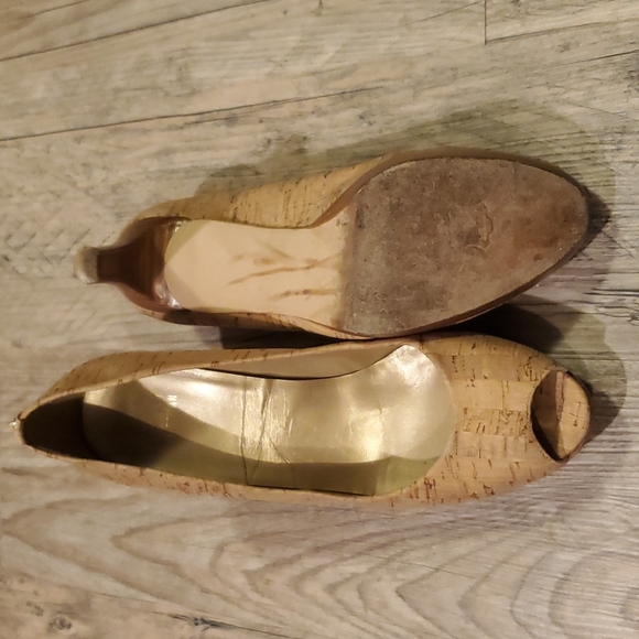 Stuart Weitzman Logo Plainfield Natural Cork Peep Toe Platform Pump - Picture 6 of 9